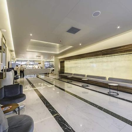 Sea View Apart-Hotel Orbi Twin Towers 1413 Батуми Екстериор снимка