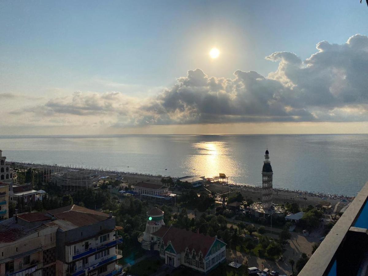 Sea View Apart-Hotel Orbi Twin Towers 1413 Батуми Екстериор снимка
